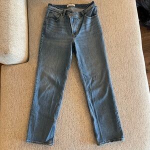 Abercrombie & Fitch - Ultra High Rise 90s Straight Jean w/criss cross waistband